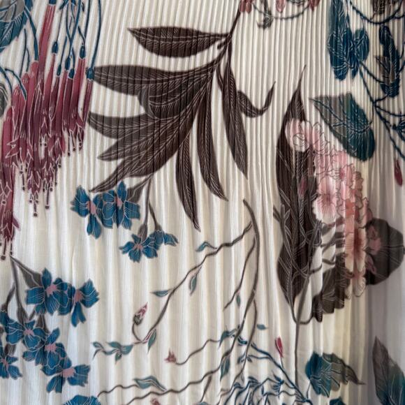 City Chic Floral Halter Neck Blouse White Pleated Hem Sleeveless Womens Sz M/18 - Picture 2 of 6